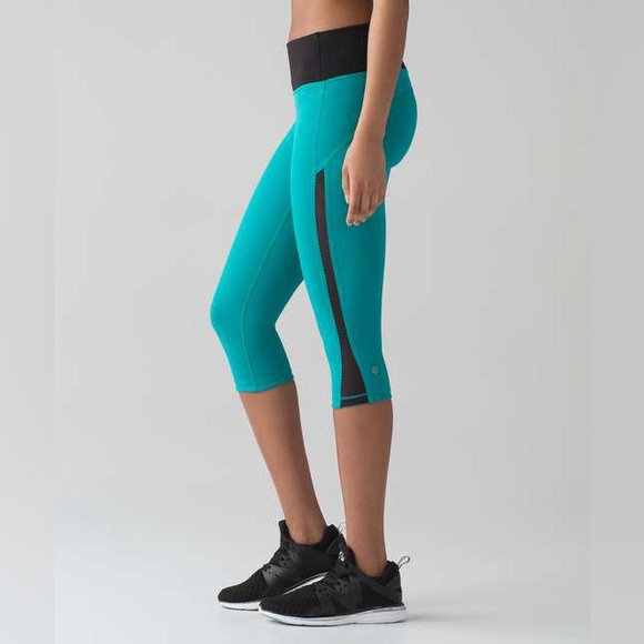 Lululemon Smooth Stride Crop Capri Legging 17” Viridian Green/Black Turquoise - Picture 3 of 11